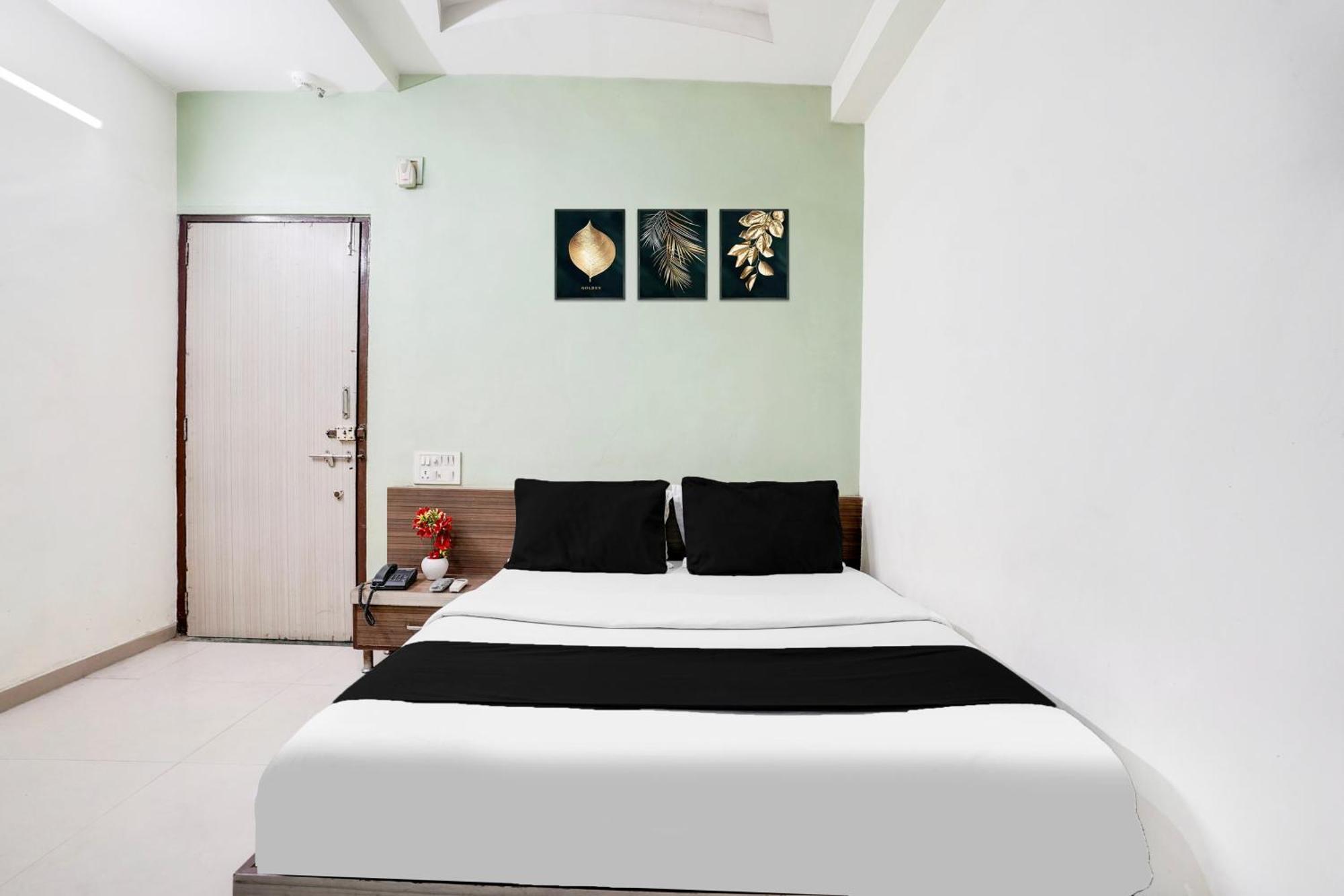 Hotel O Vanya Palace Ahmedabad Eksteriør billede