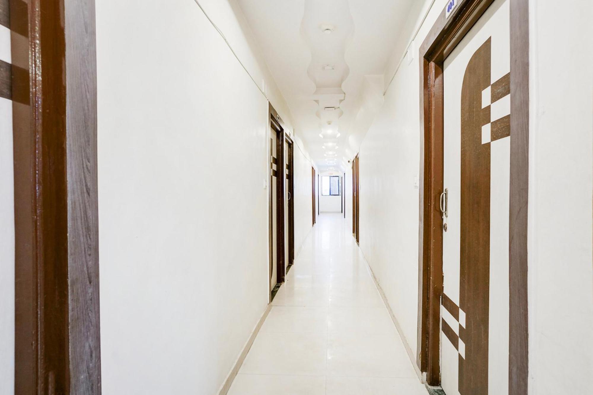 Hotel O Vanya Palace Ahmedabad Eksteriør billede