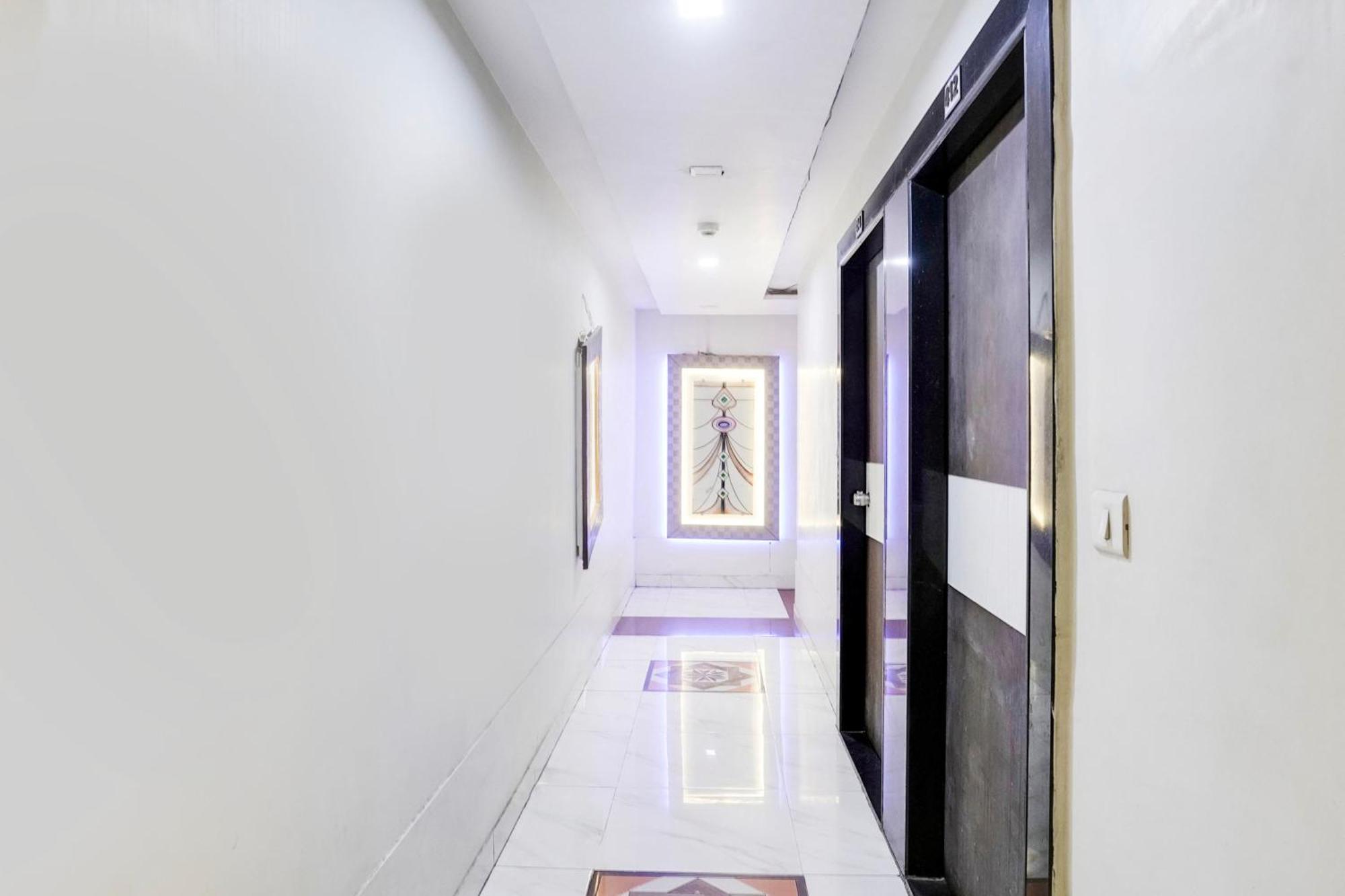 Hotel O Vanya Palace Ahmedabad Eksteriør billede